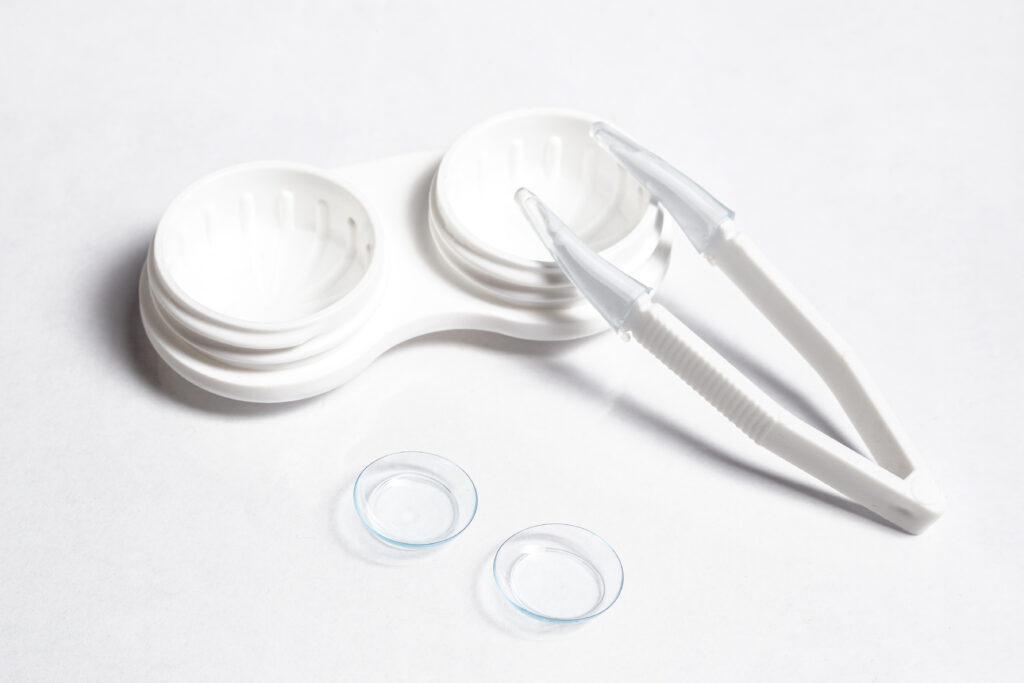 how to wear contact lens - oswal eye care