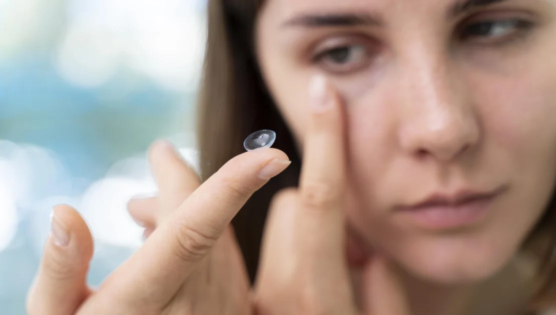how to wear contact lens - oswal eye care