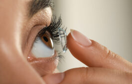 how to wear contact lens - oswal eye care