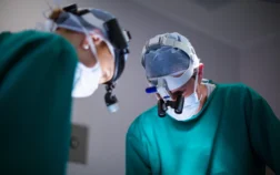 surgeons-wearing-surgical-loupes-while-performing-operation