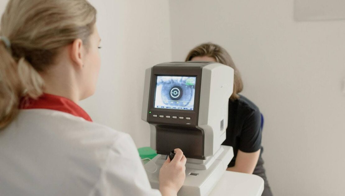 retina specialist in mumbai - oswal eye care