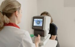 retina specialist in mumbai - oswal eye care